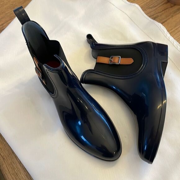 HENRY FERRERA COLLECTION NAVY RAIN BOOTIES.   STYLE IS CLARITY.  NEW IN … - Picture 1 of 6